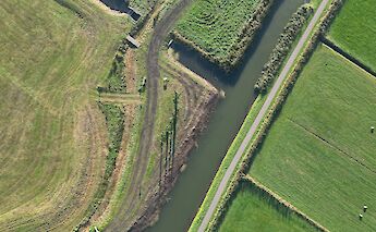 A bike path along the canal in Wageningen, Holland. Elise van Tilborg@Unsplash