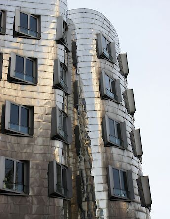 Contemporary architecture in Düsseldorf, Germany. Lāsma Artmane@Unsplash