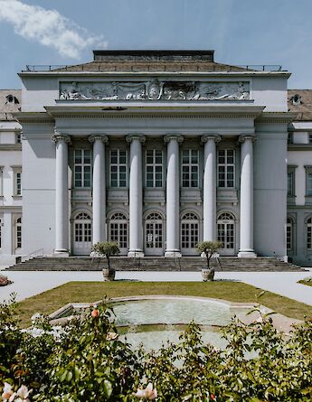 Koblenz Palace, Germany.  Lāsma Artmane@Unsplash