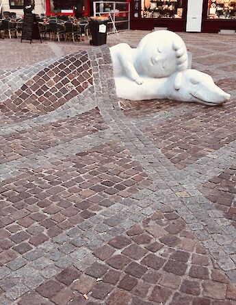 Unique street art in Antwerp. Taylor Rooney@Unsplash