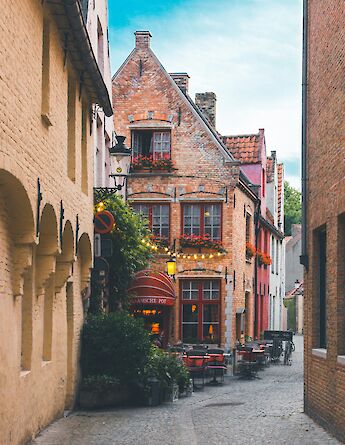 A hidden restaurant in Bruges. Thierry Lemaitre@Unsplash