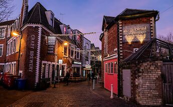 Brewery at night, Glasgow, Scotland. Johnny Briggs@Unsplash