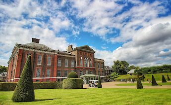 Kensington Palace, London, England. Martin Zenker@Unsplash