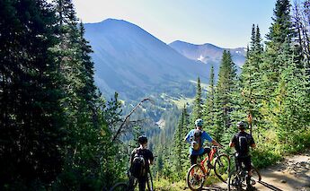 Bike tour in the mountains. Lachlan Cruickshank@Unsplash