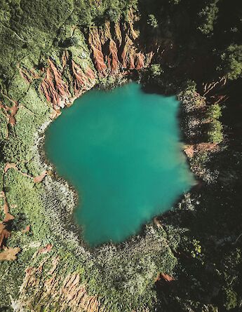 The beautiful colors of La Cava di Bauxite. Adrien Brun@Unsplash