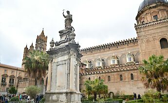 Piazza Revolution, Palermo, Italy. Snap saga@Unsplash