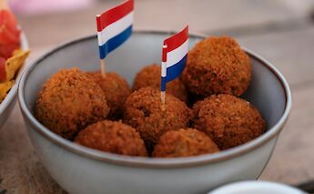 Delicious Dutch bitterballen. Haberdoedas@Unsplash