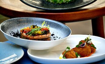 Lunch in Amsterdam. Bern Fresen@Unsplash