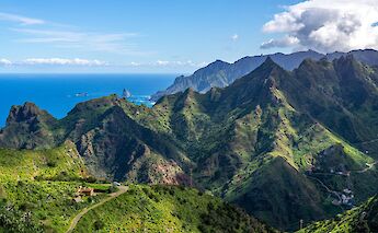 Peaks, Tenerife, Spain. Hendrik Cornelissen@Unsplash