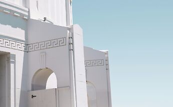 Exterior of the Griffith Observatory, Los Angeles, California, USA. Laura Martin@Unsplash