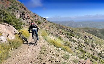 Hitting the slopes on the Backbone Trail, Malibu, California, USA. CC:LifeRush Adventures