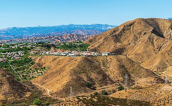 A residential area nestled among the dry, rolling hills of Santa Clarita, California.