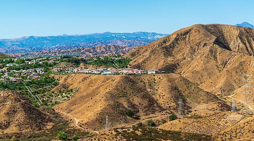 A residential area nestled among the dry, rolling hills of Santa Clarita, California.