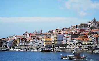 Atlantic Ocean beside Porto, Portugal bike tours. Eser Degirmencioglu@Unsplash