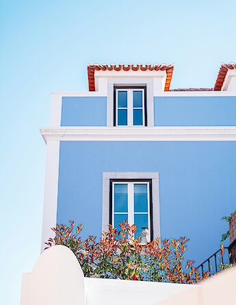 Blue house in Cascais, Portugal bike tours. Lukas Souza@Unsplash