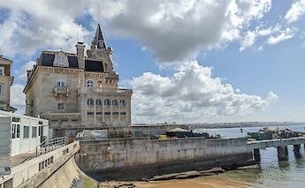 Cascais, Portugal bike tours. Div Manickam@Unsplash