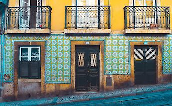 Houses in Lisbon, Portugal bike tours. Diego Garcia@Unsplash