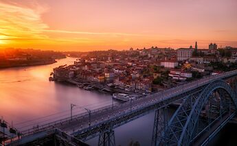 Sunset over Porto, Portugal bike tours. Everaldo Coelho@Unsplash