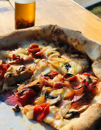 Pizza in Aljezur, Portugal bike tours. Ricardo Durand@Unsplash