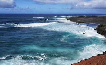 Rolling waves at Sagres, Portugal bike tours. Markus Kammermann@Unsplash
