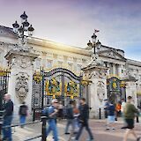 Dusk at Buckingham Palace, London, England. Debbie Fan@Unsplash