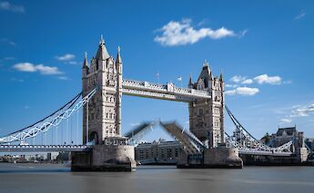 Blue skies over Tower Bridge, London, England. Michael Fousert@Unsplash