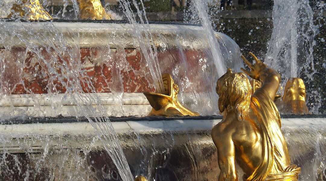 Fountains of Versailles, Paris, France. Rafael Garcin@Unsplash