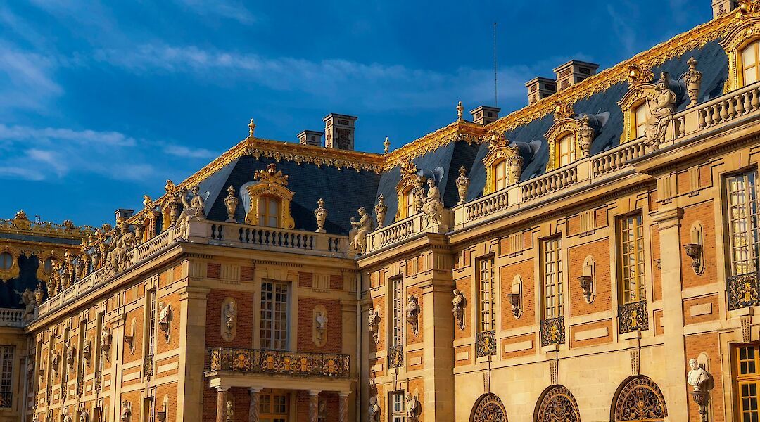 Sunlight on the Palace of Versailles, Paris, France. Anthony Choren@Unsplash