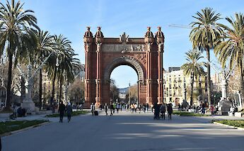 People walking through the Arc de Triompf, Barcelona, Spain. Polina Kocheva@Unsplash