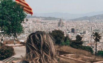Looking at the view of Barcelona from Montjuic Hill, Spain. Yoav Aziz@Unsplash