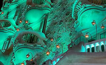 Casa Battlo illuminated, Barcelona.Igor Ferreira@Unsplash