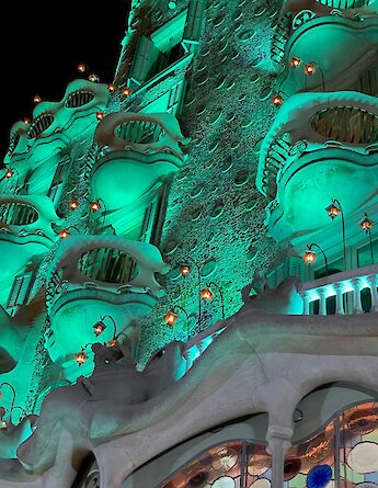 Casa Battlo illuminated, Barcelona.Igor Ferreira@Unsplash