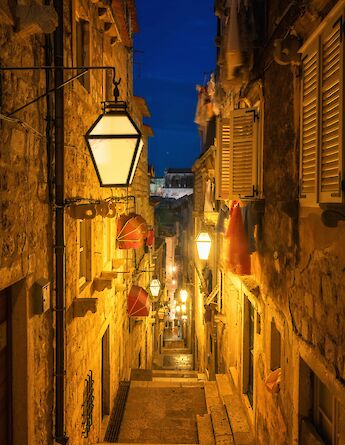Streetlights in Barcelona, Spain. Getty images@Unsplash