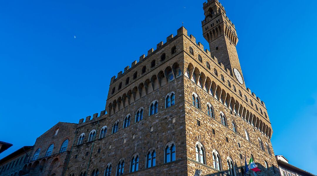 Blue skies above the Piazza della Signoria, Florence, Italy. Anton Volnuhin@Unsplash