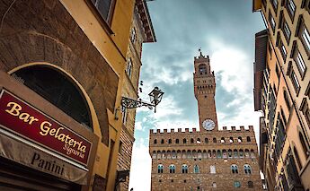 Grey clouds above the Piazza della Signoria, Florence, Italy. Bianca Ackermann@Unsplash