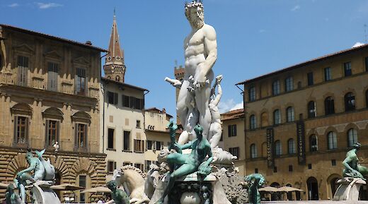 Statue in the center of Piazza della Signoria, Florence. Jean Giroux@Unsplash