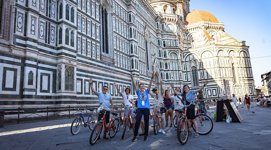 Exploring Florence by bike tour. CC:TO