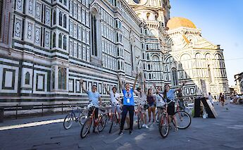Exploring Florence by bike tour. CC:TO