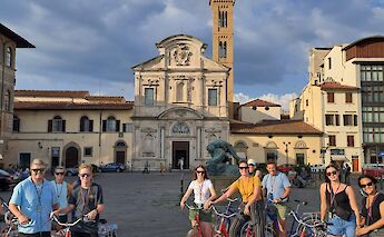 Group photo on a Florence bike tour, Italy. CC:TO