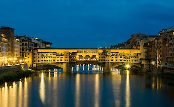 Ponte Vecchio at night, Florence. Faruk Kaymak@Unsplash