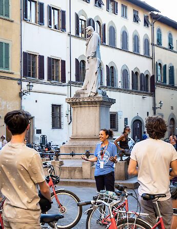 Tour guide talking about a statue in Florence, Italy. CC:TO