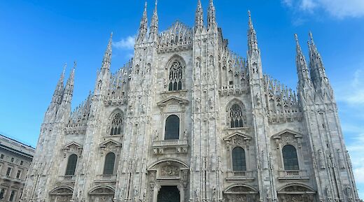 Discover Milan’s standout sightseeing spots on a dynamic bike tour