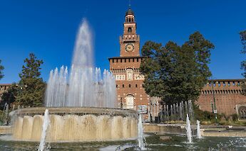Fountain outside Sforza Castle, Milan. Maria Cappelli@Unsplash