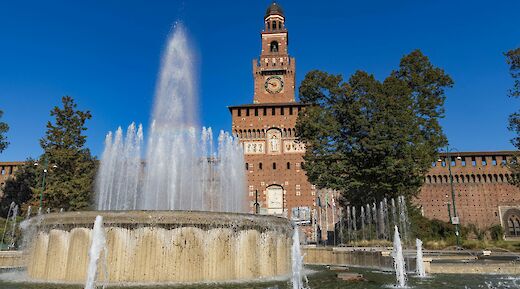 Fountain outside Sforza Castle, Milan. Maria Cappelli@Unsplash