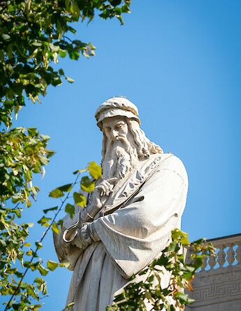 Statue of a man, Milan, Italy. Pierre Antona@Unsplash