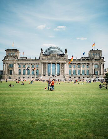 The exterior of the Reichstag, Berlin. Francesco Zivoli@Unsplash