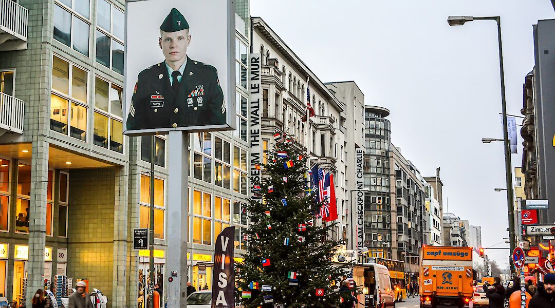 Checkpoint Charlie at Christmas, Berlin. Udita Budde@Unsplash