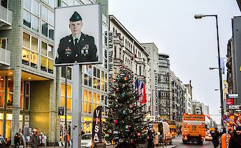 Checkpoint Charlie at Christmas, Berlin. Udita Budde@Unsplash