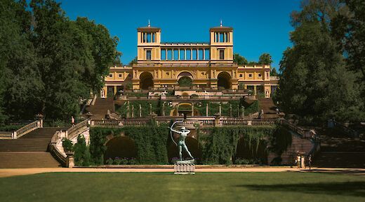 Archer statue at Sanssouci Palace, Potsdam Palace, Germany. Nico Ruge@Unsplash