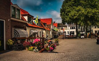 Square in Harderwijk, Holland. Unsplash:Christian Wolf